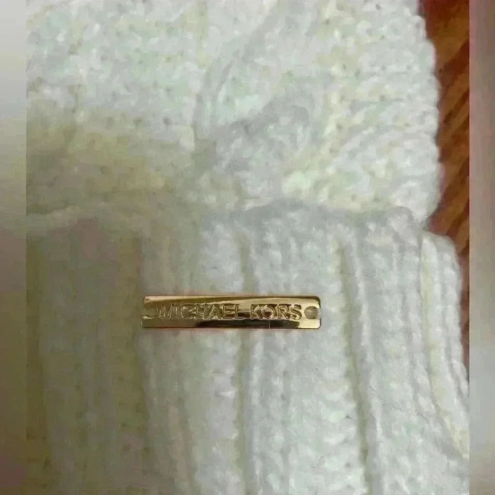 Michael Kors beanie hat - Picture 2 of 4